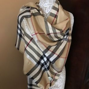 NWT Burberry 100% Cashmere Shawl Wrap